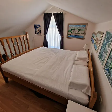 Podlesek Apartment *